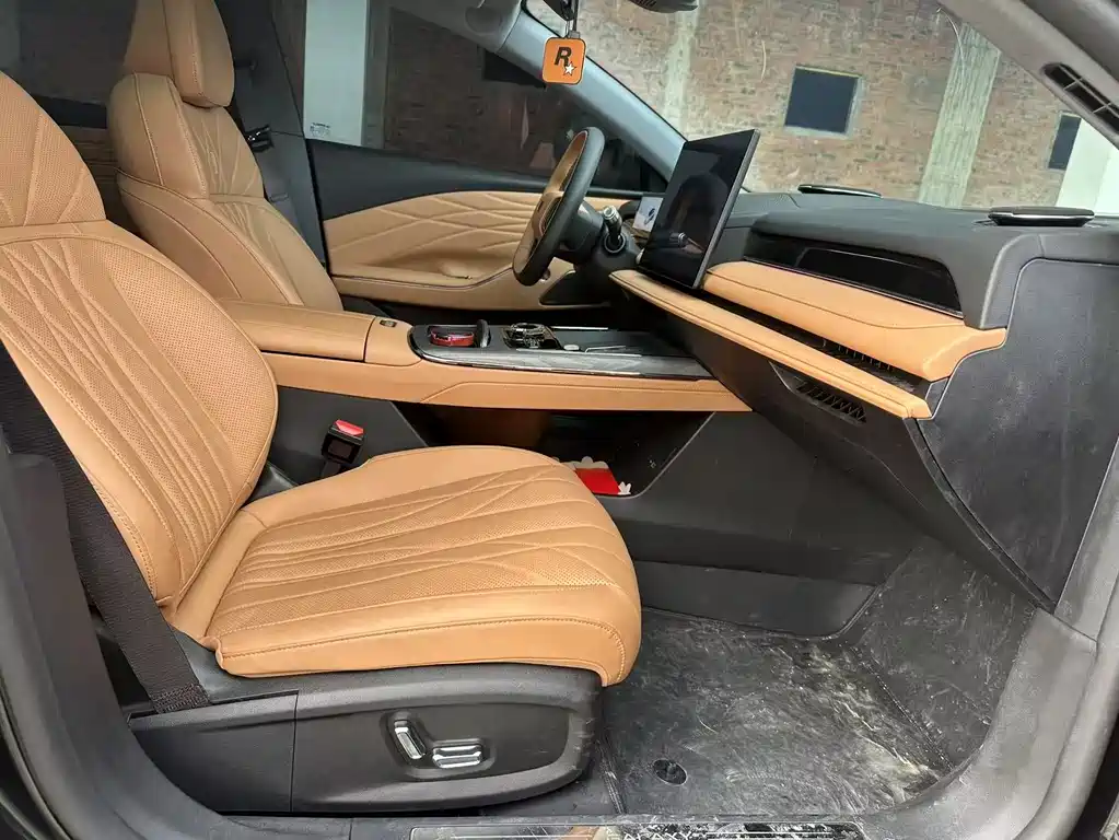 Geely Galaxy Galaxy 8 8 2025 60km EM-i Luxury