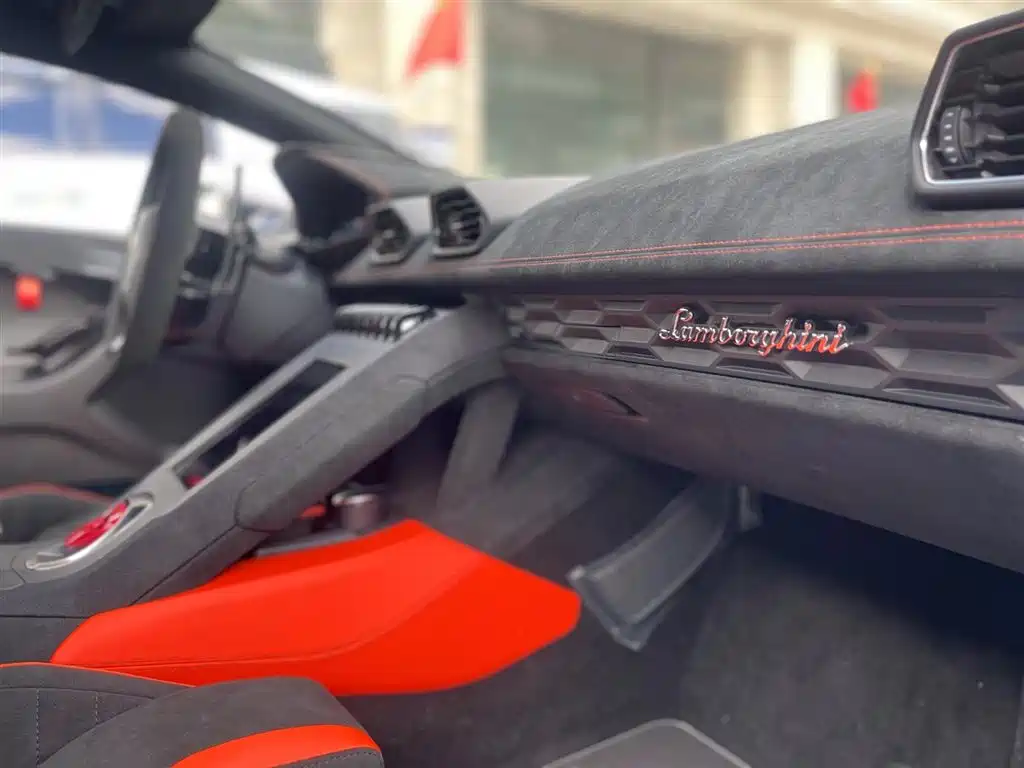 LAMBORGHINI HURACÁN