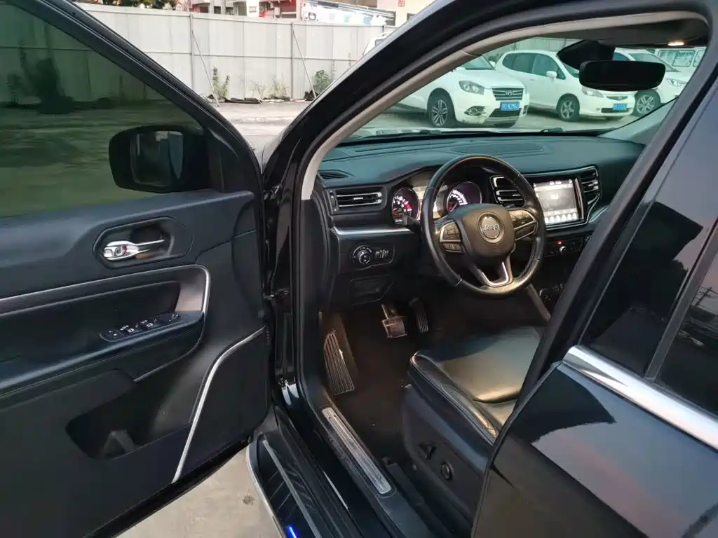 Jeep Commander — миниатюра 12