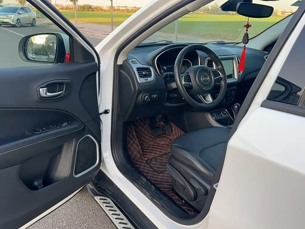 Jeep Compass — миниатюра 13