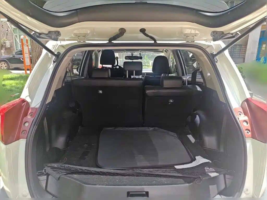 Toyota RAV4 — миниатюра 10
