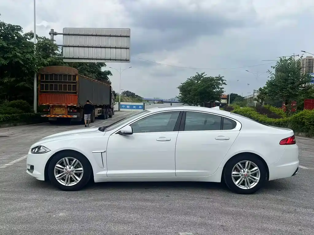 Jaguar XF — миниатюра 4