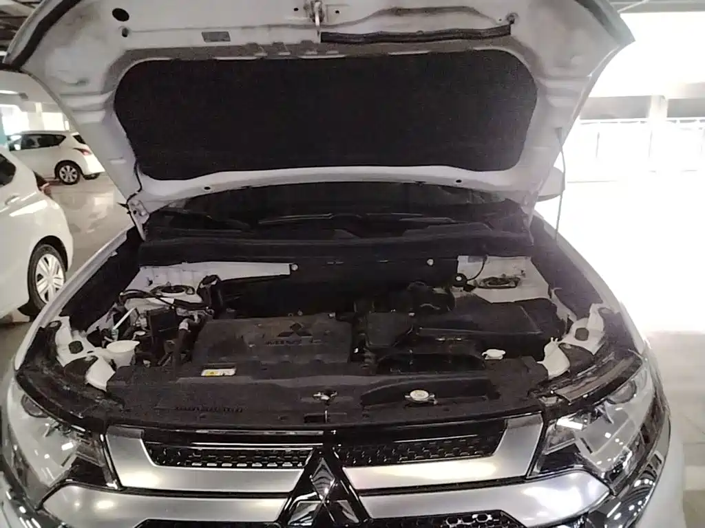 Mitsubishi Outlander — миниатюра 20