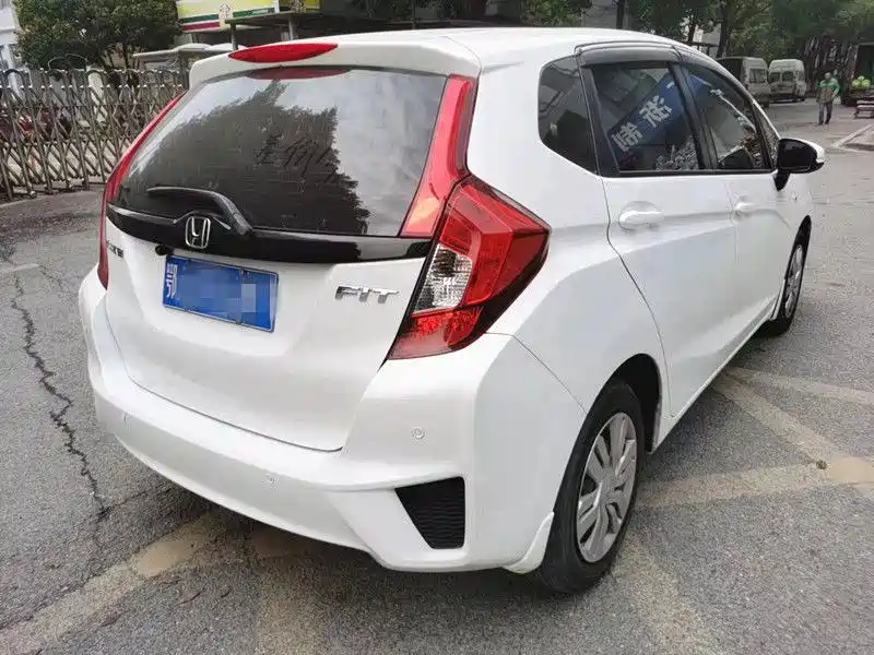 Honda Fit — миниатюра 12