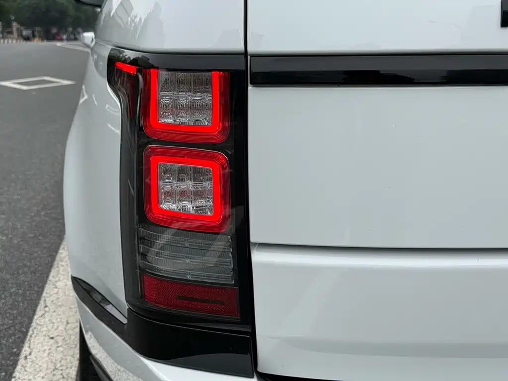 Land Rover Range Rover — миниатюра 9