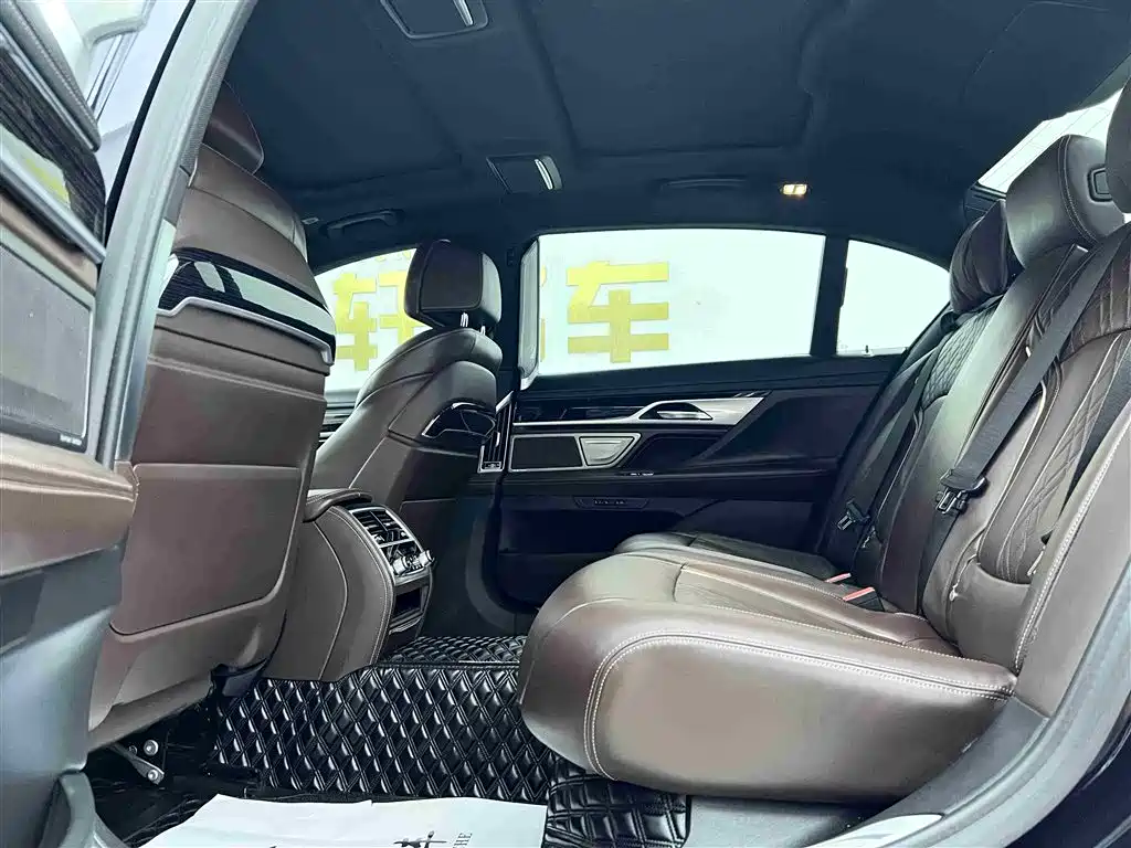 BMW 7 Series — миниатюра 9
