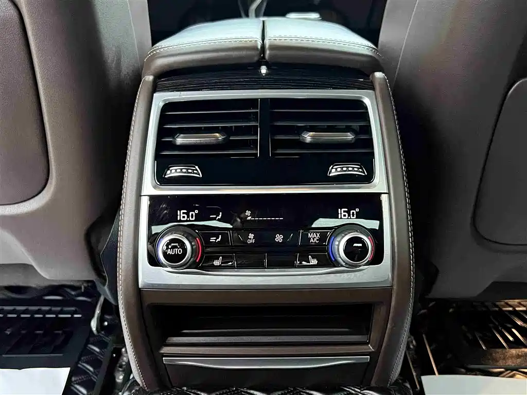 BMW 7 Series — миниатюра 18