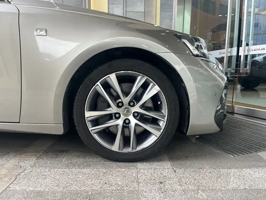 Lexus IS — миниатюра 7
