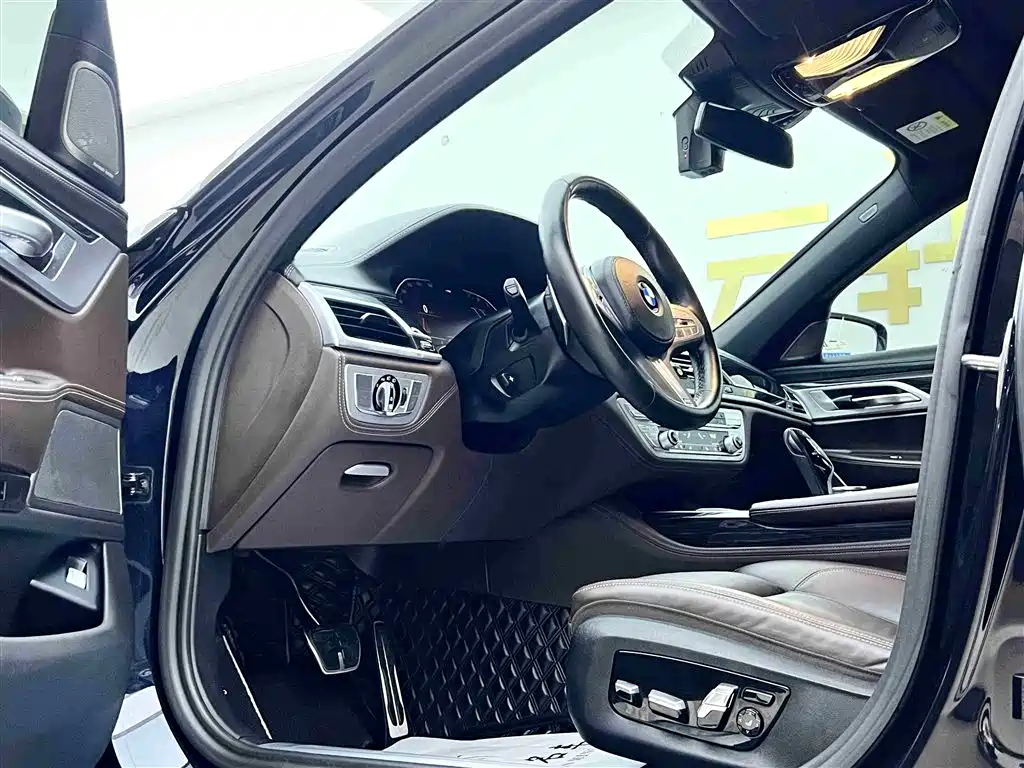 BMW 7 Series — миниатюра 7