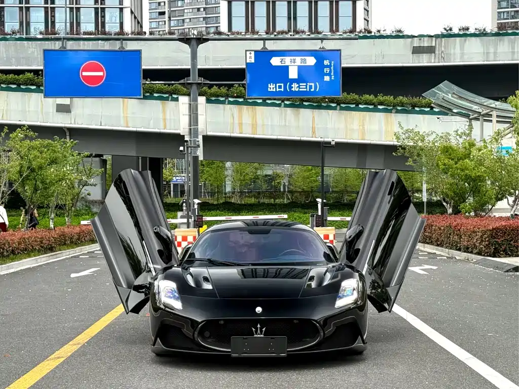 Maserati MC20