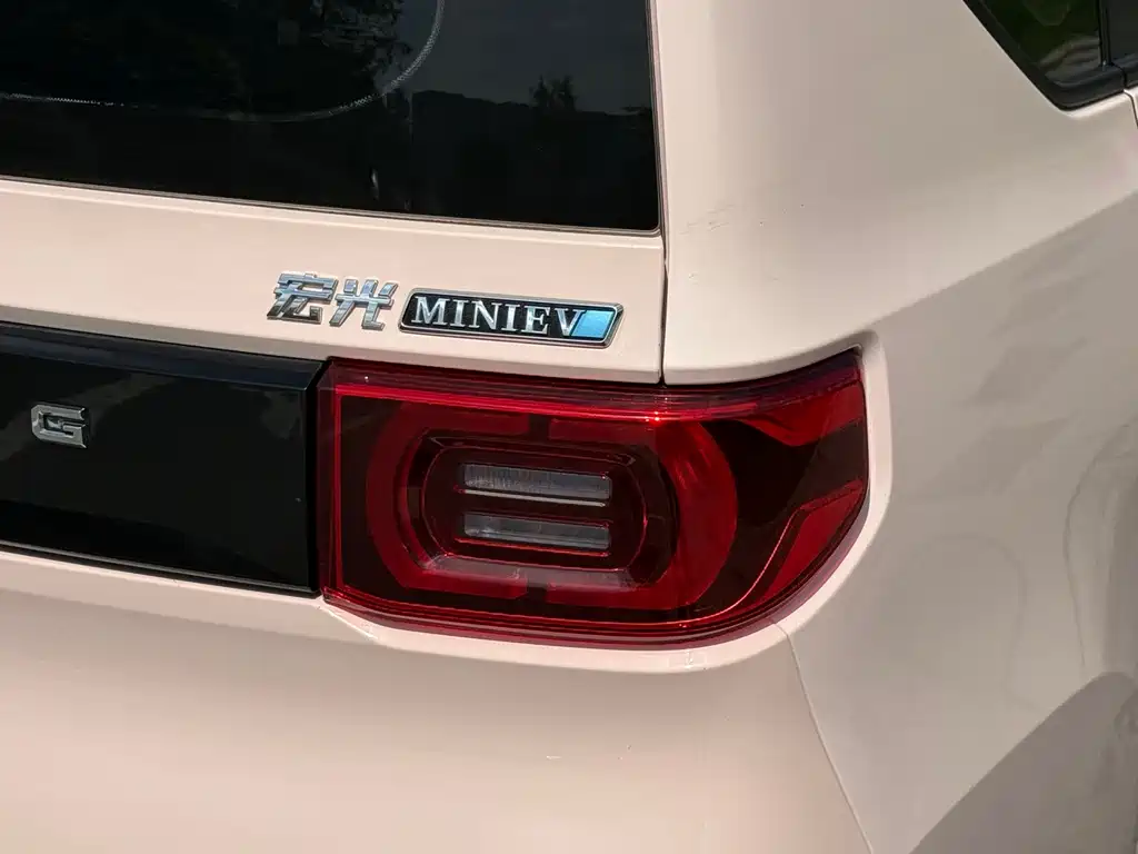 Wuling MINIEV — миниатюра 9