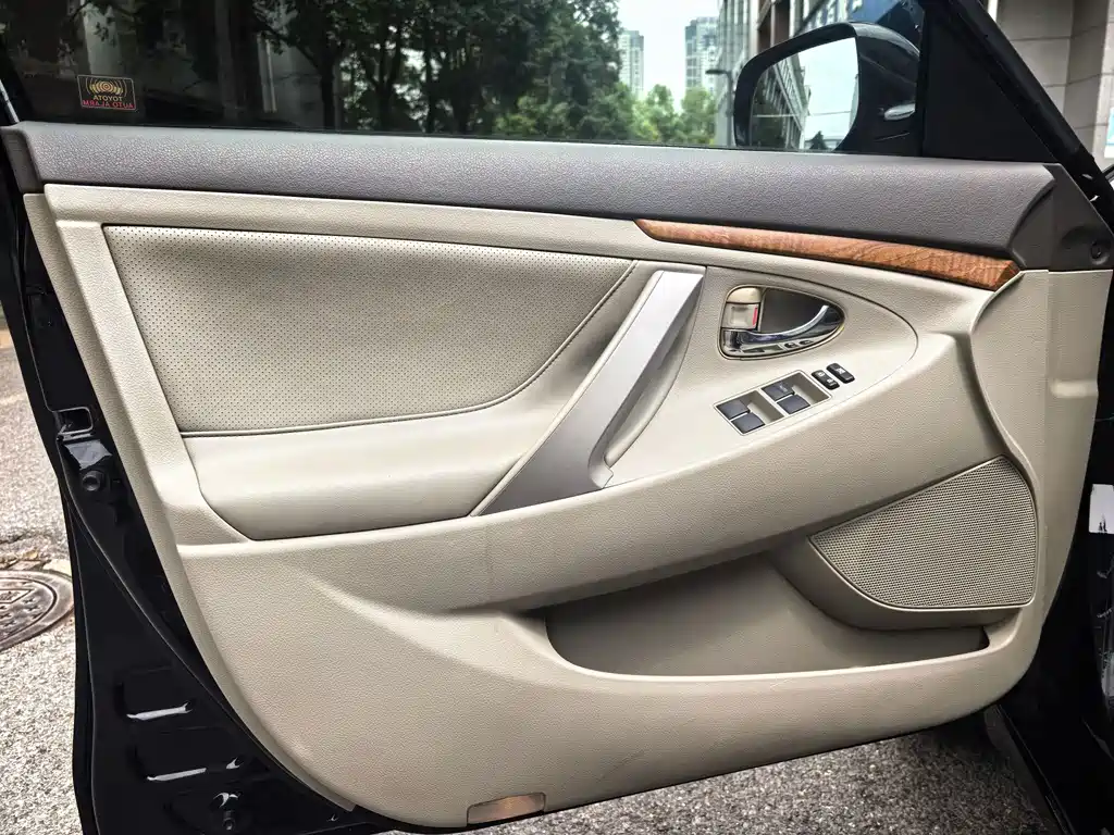 Toyota Camry — миниатюра 14