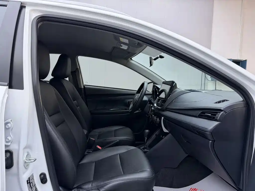 Toyota Yaris L — миниатюра 8