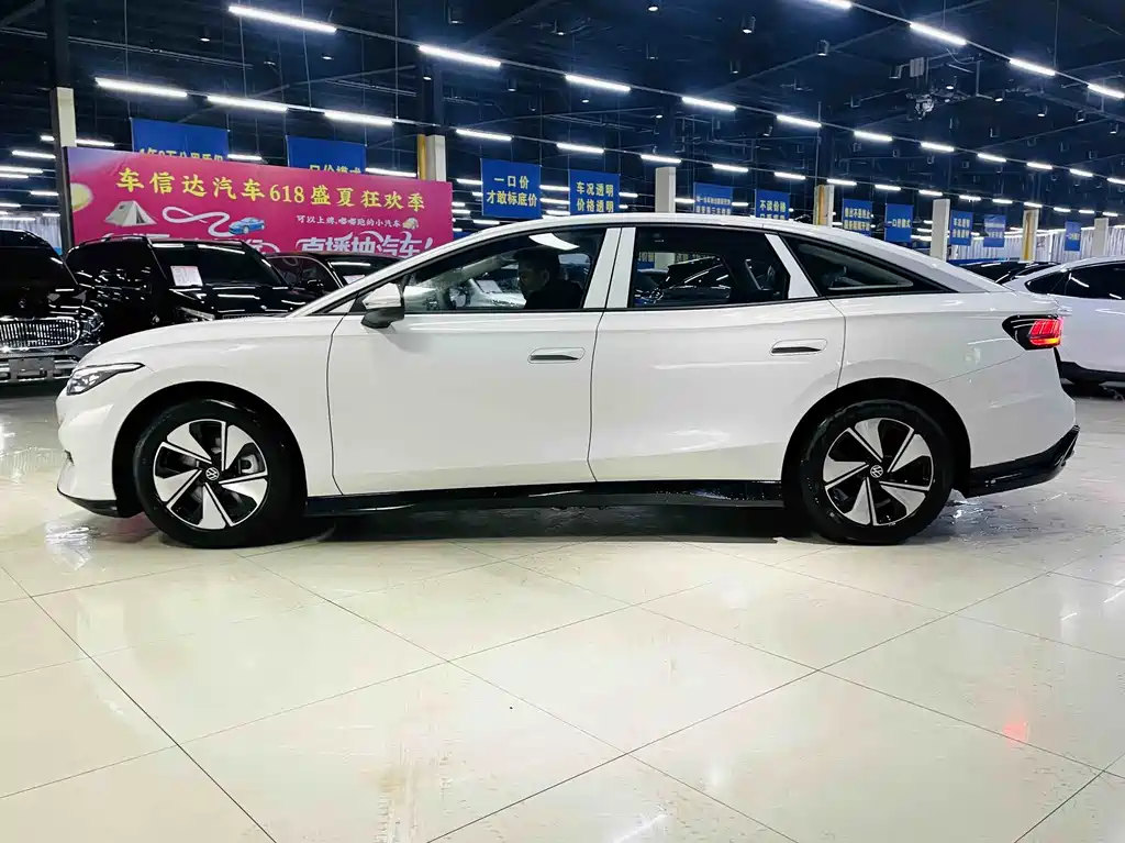 VOLKSWAGEN ID.7 VIZZION