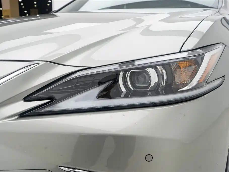 Lexus ES 2022 200
