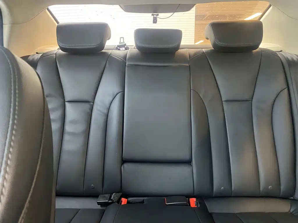 Hongqi Hongqi H5 — миниатюра 12