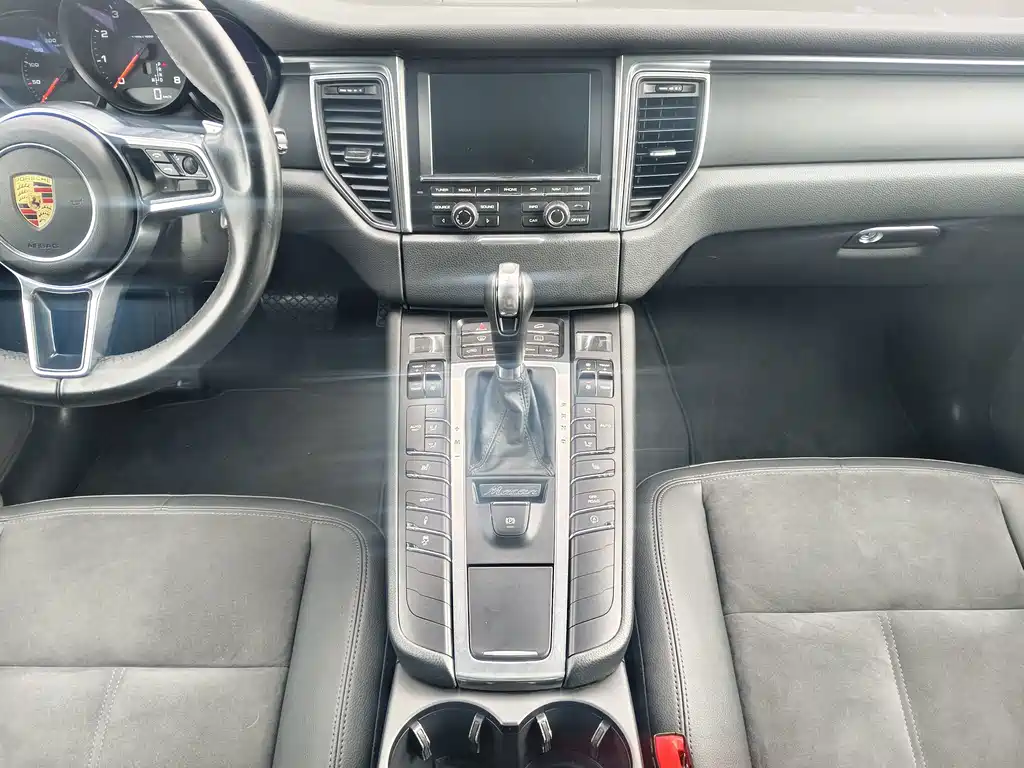 Porsche Macan — миниатюра 14