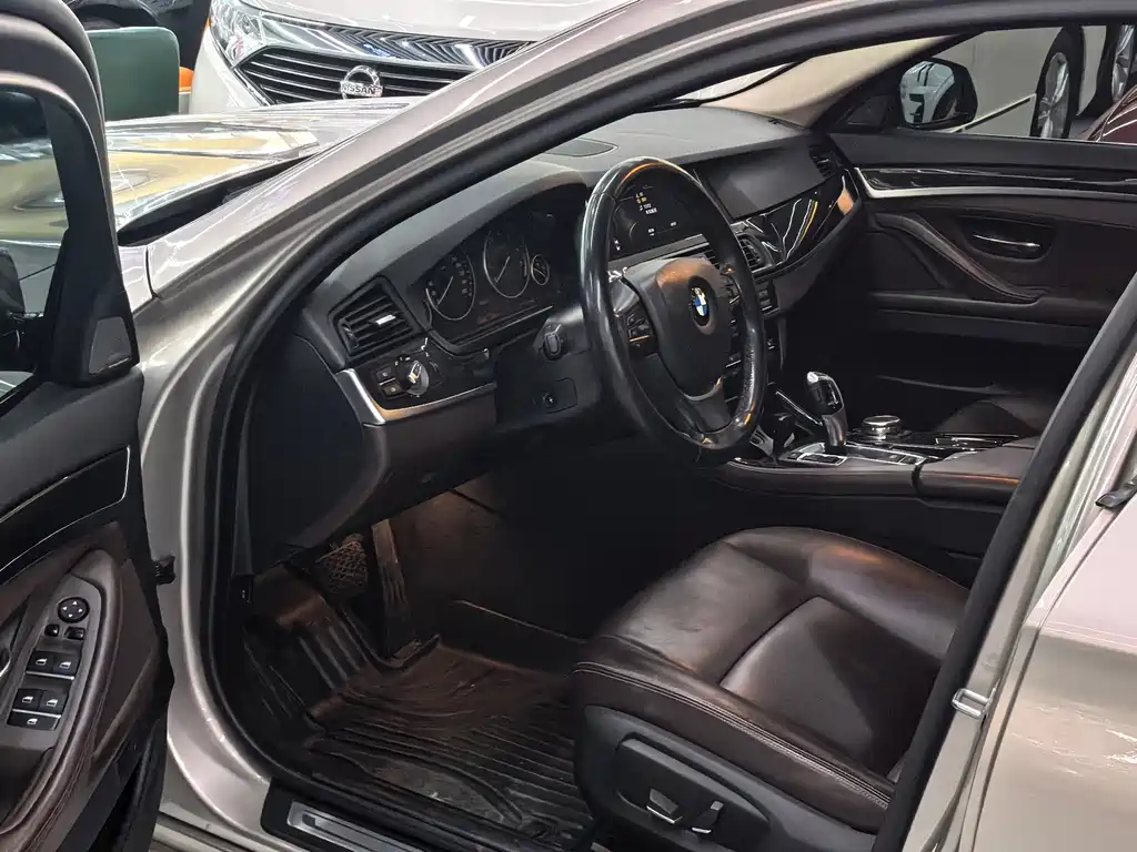BMW 5 Series — миниатюра 3