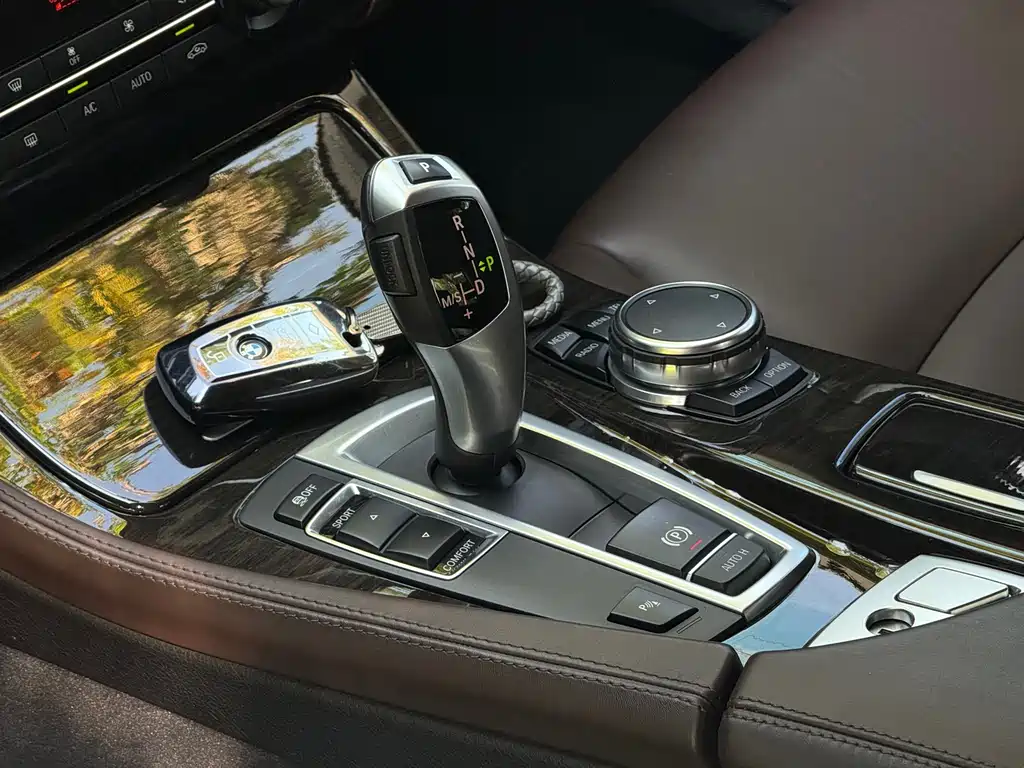 BMW 5 Series — миниатюра 17