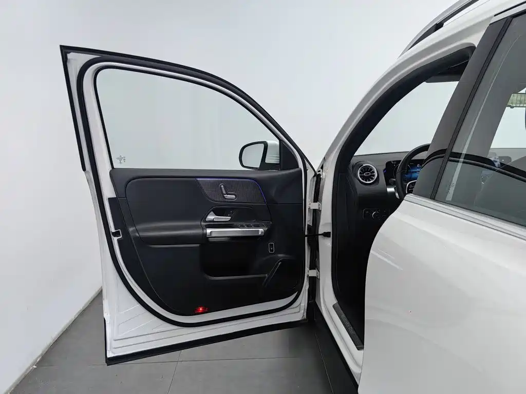 Mercedes-Benz GLB — миниатюра 8
