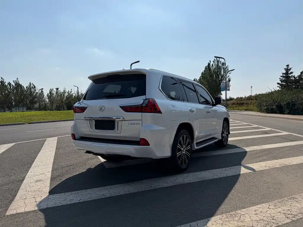 Lexus LX — миниатюра 6