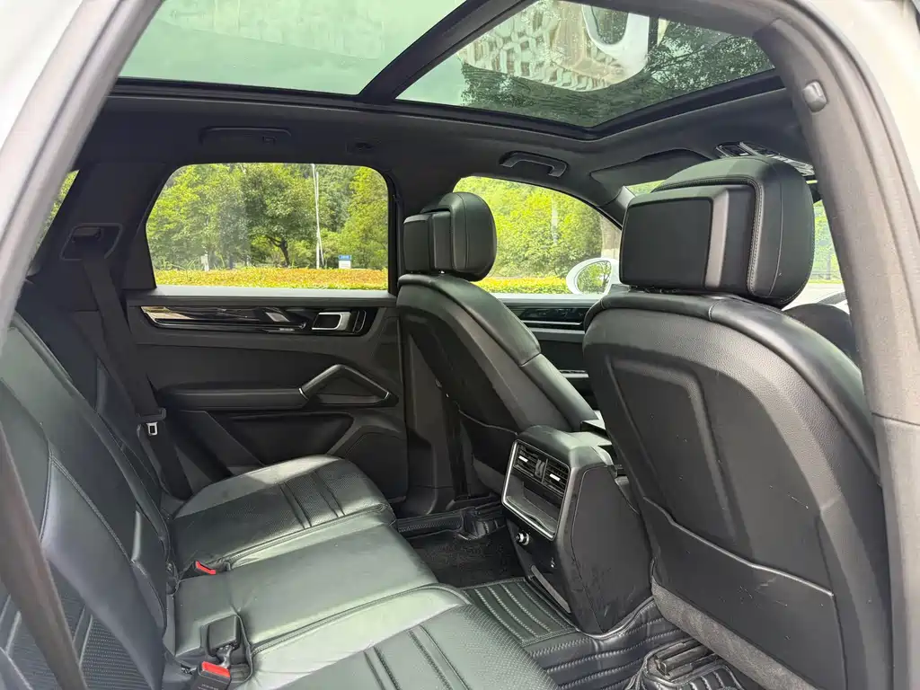 Porsche Cayenne — миниатюра 13