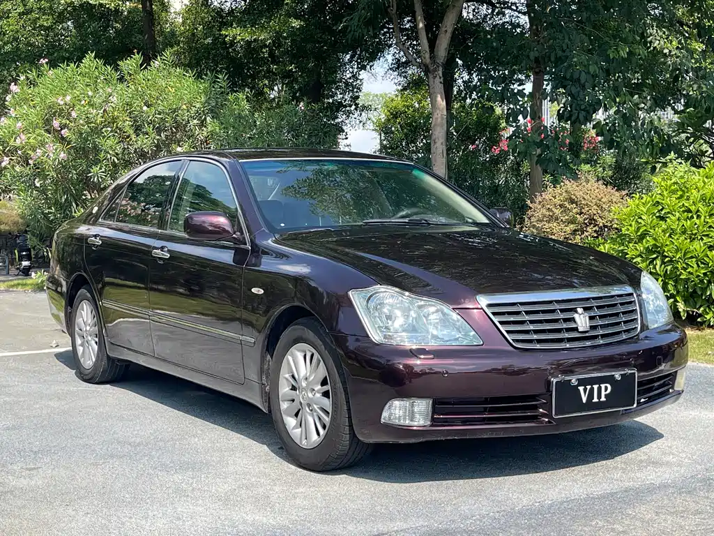 Toyota Crown — миниатюра 3