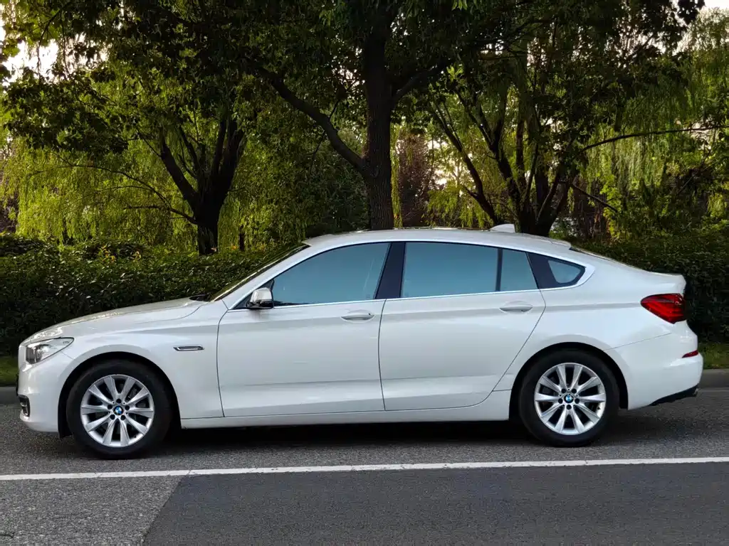 BMW 5 Series GT — миниатюра 3
