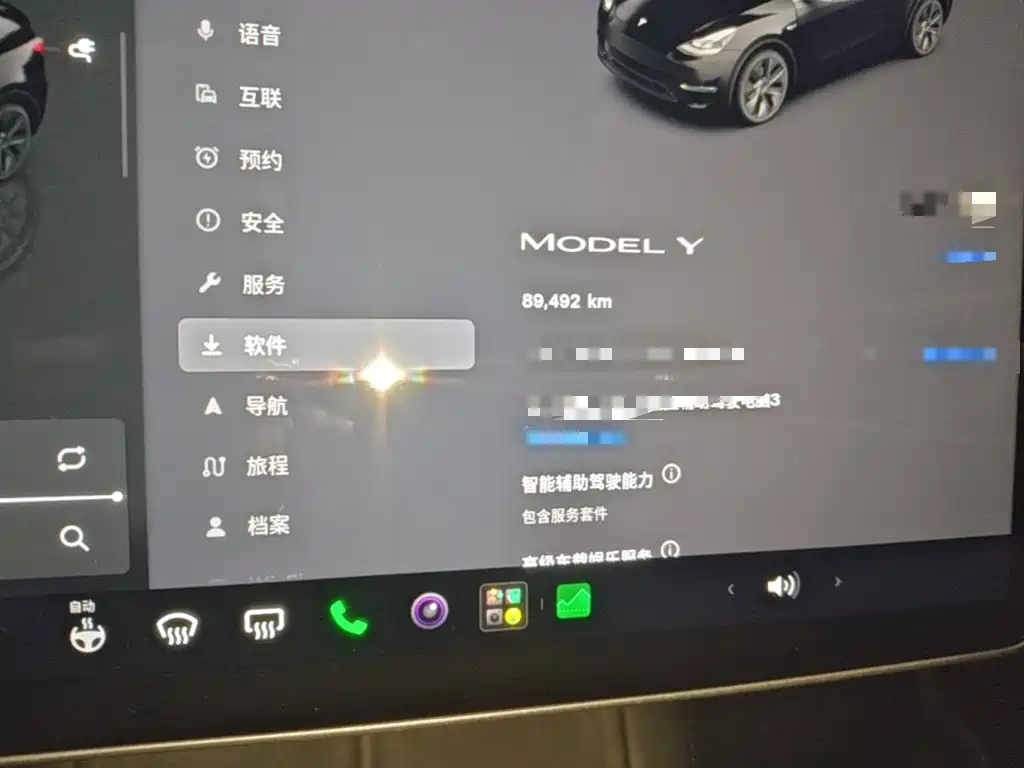 Tesla Model Y — миниатюра 12