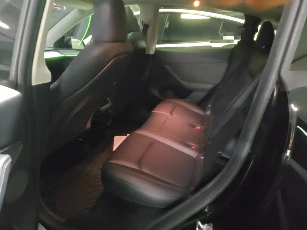 Tesla Model Y — миниатюра 17