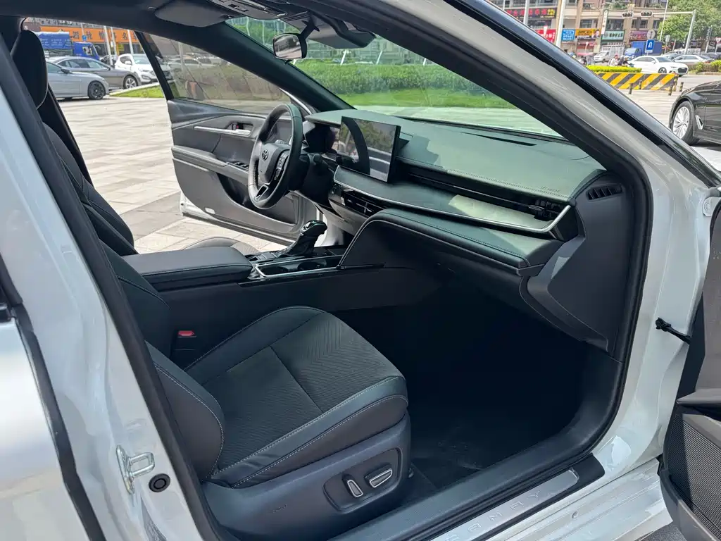 Toyota Camry — миниатюра 12