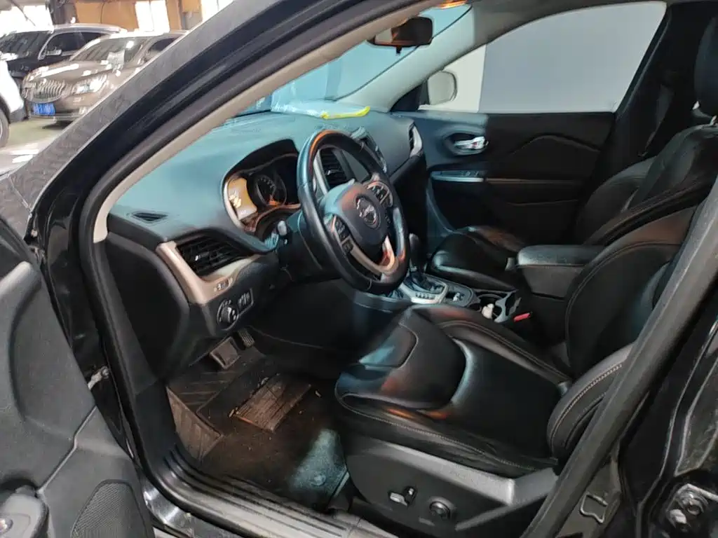 Jeep Cherokee — миниатюра 11