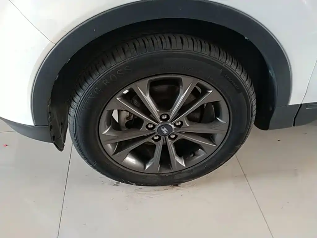 Ford Kuga — миниатюра 23