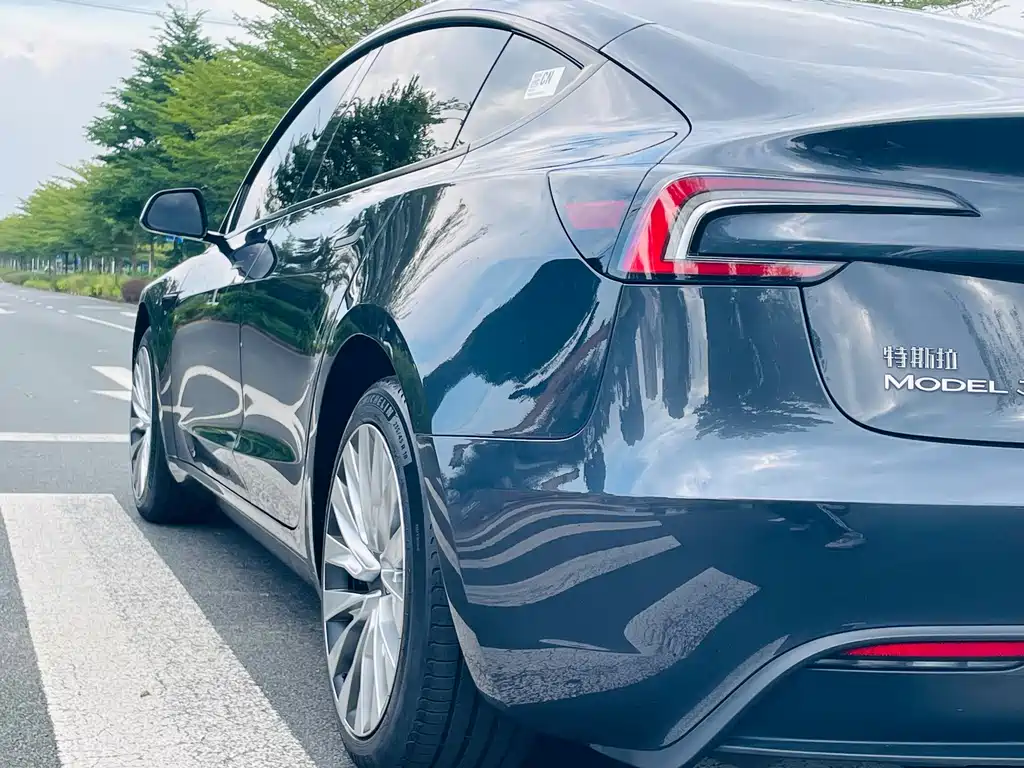 Tesla Model 3 — миниатюра 12