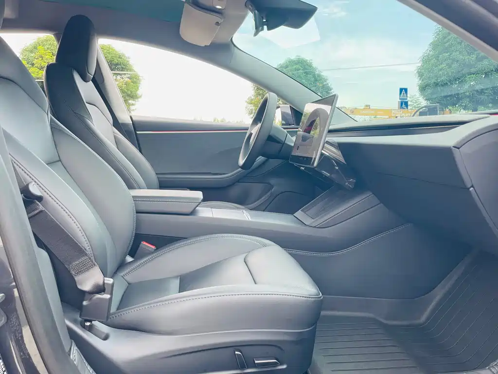 Tesla Model 3 — миниатюра 14