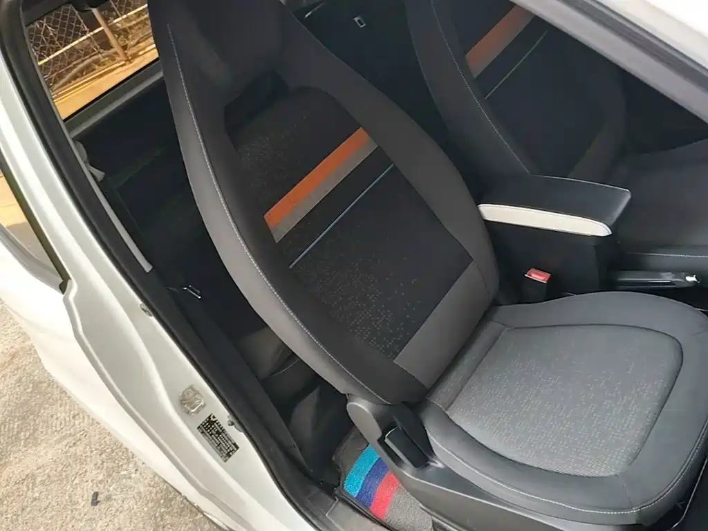 Wuling MINIEV — миниатюра 25