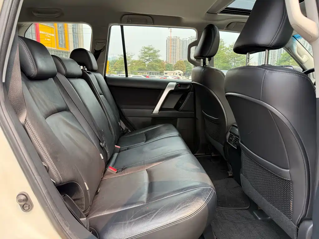 Toyota Land Cruiser Prado 2016 2.7L AT Standard