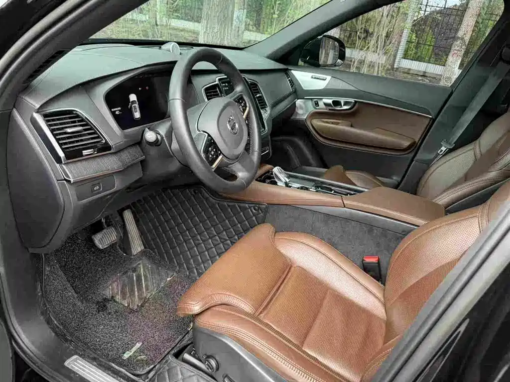Volvo XC90 2023 B6 Luxury 7 мест