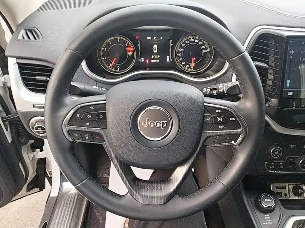 Jeep Cherokee — миниатюра 11