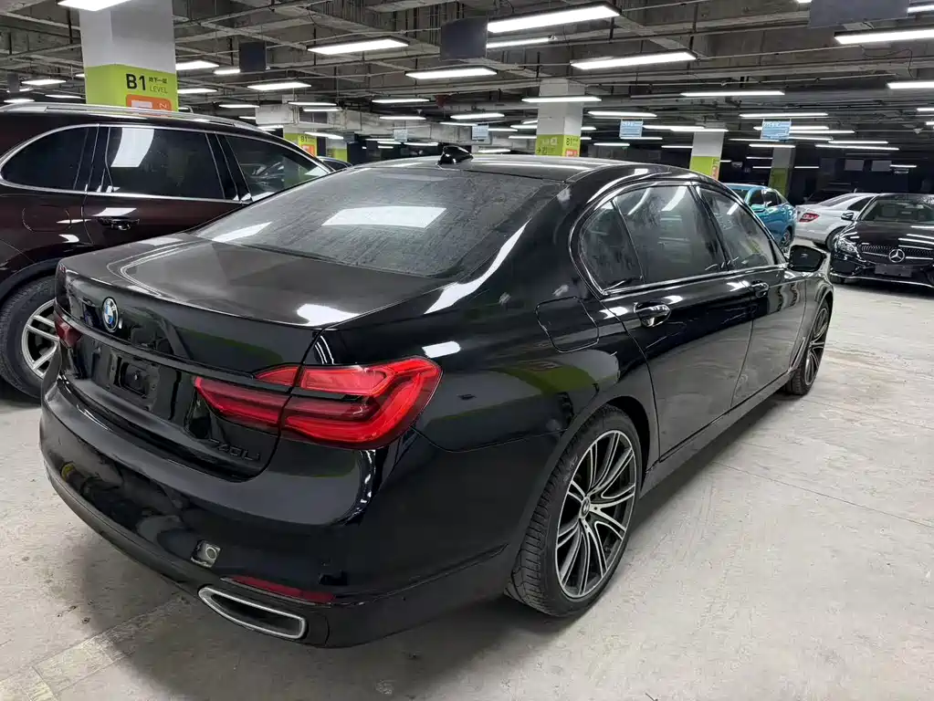 BMW 7 SERIES