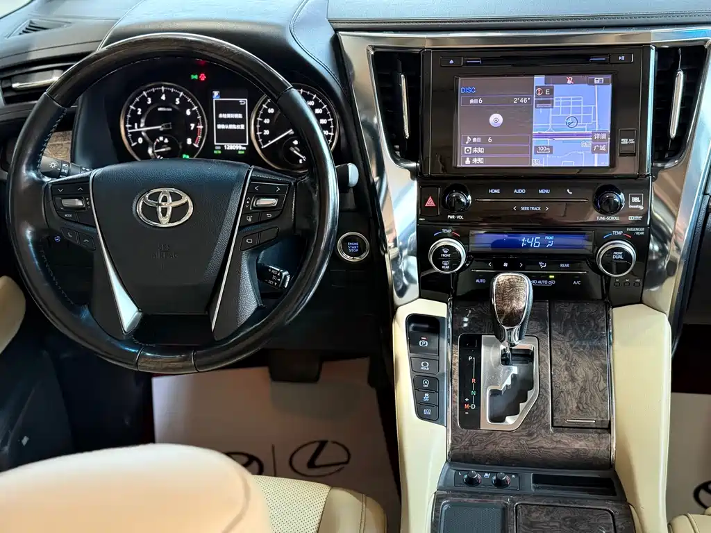 Toyota Alphard — миниатюра 16