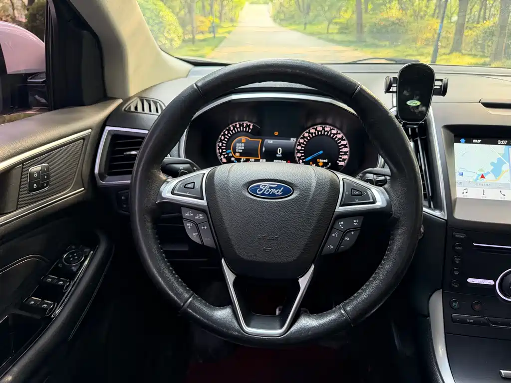 Ford Edge — миниатюра 10