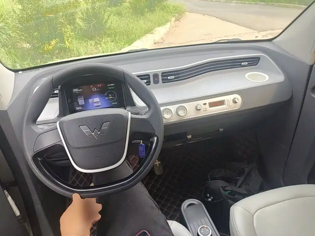 Wuling MINIEV — миниатюра 10