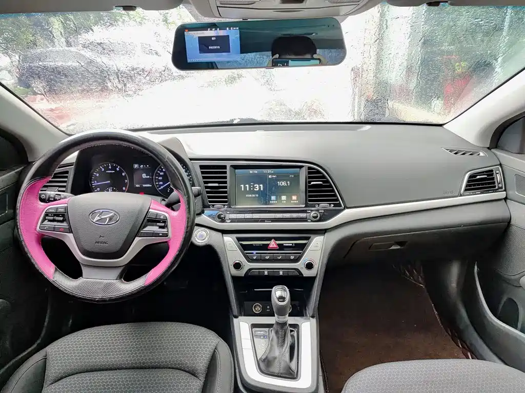 Hyundai Elantra — миниатюра 10