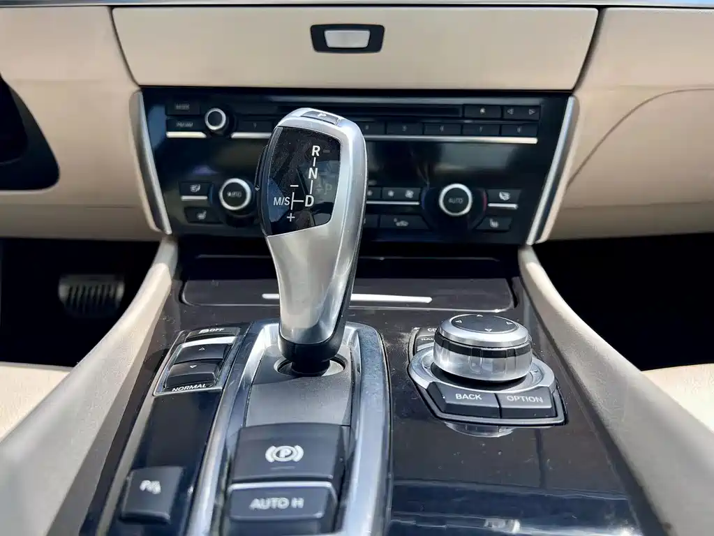 BMW 5 Series GT — миниатюра 14