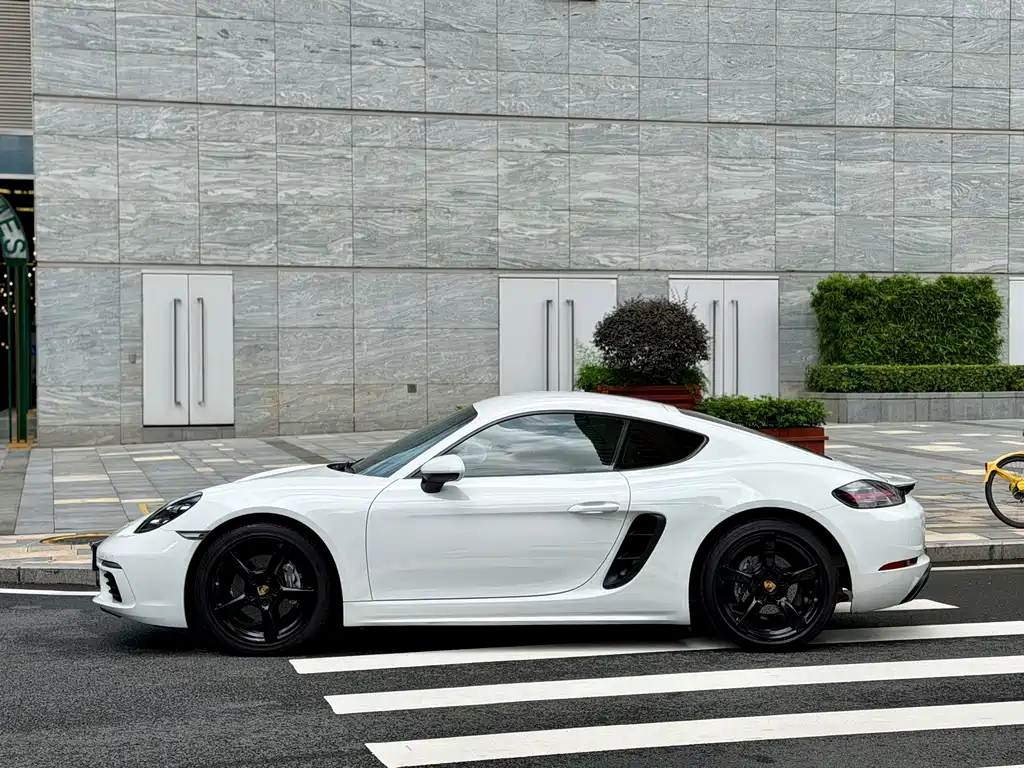 Porsche 718 2018 Cayman 2.0T