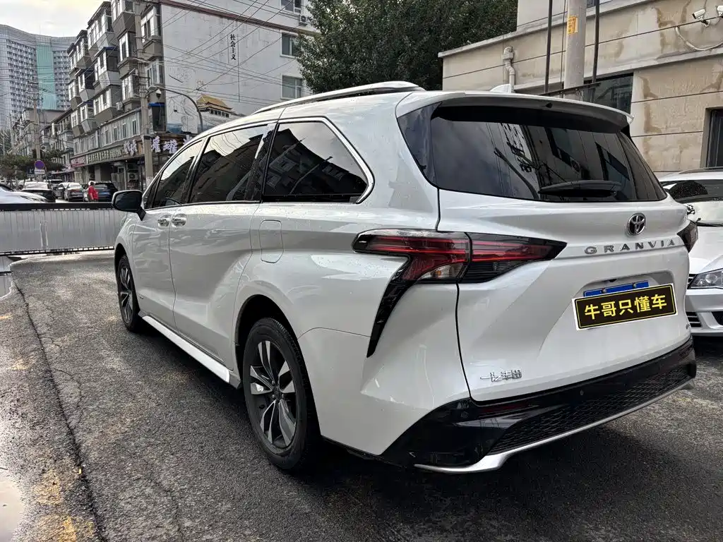Toyota Granvia 2024 2.5L Luxury