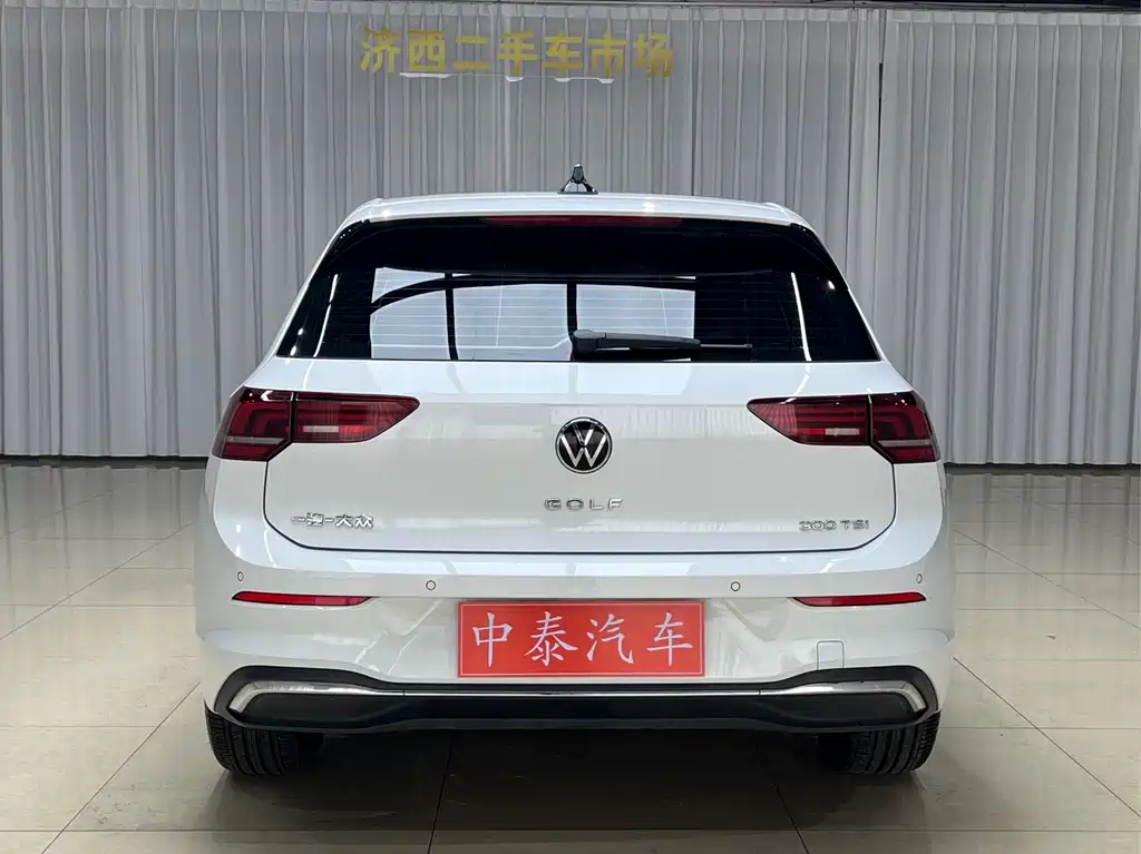 Volkswagen Golf 2025 300TSI Pro