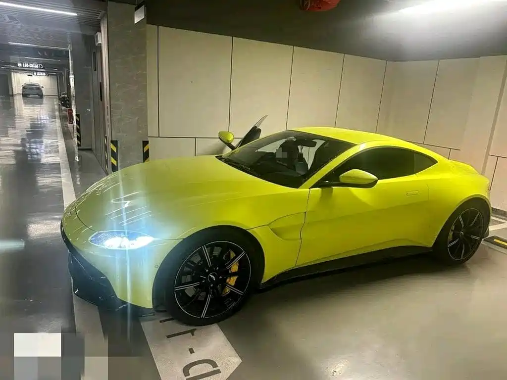 Aston Martin V8 Vantage 2018
