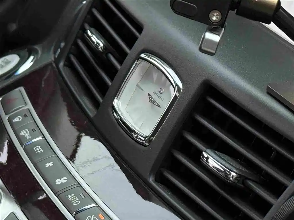 Infiniti Q70 — миниатюра 7